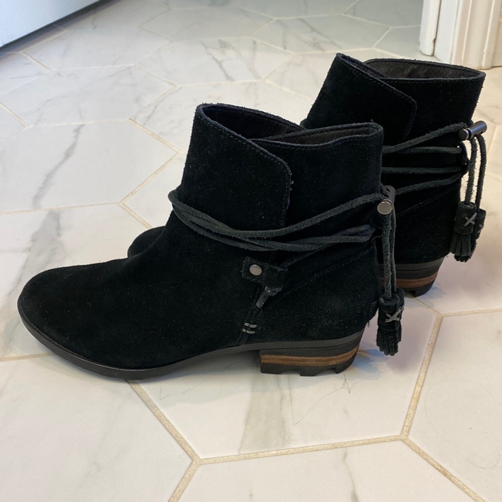 Sorel Farah suede booties